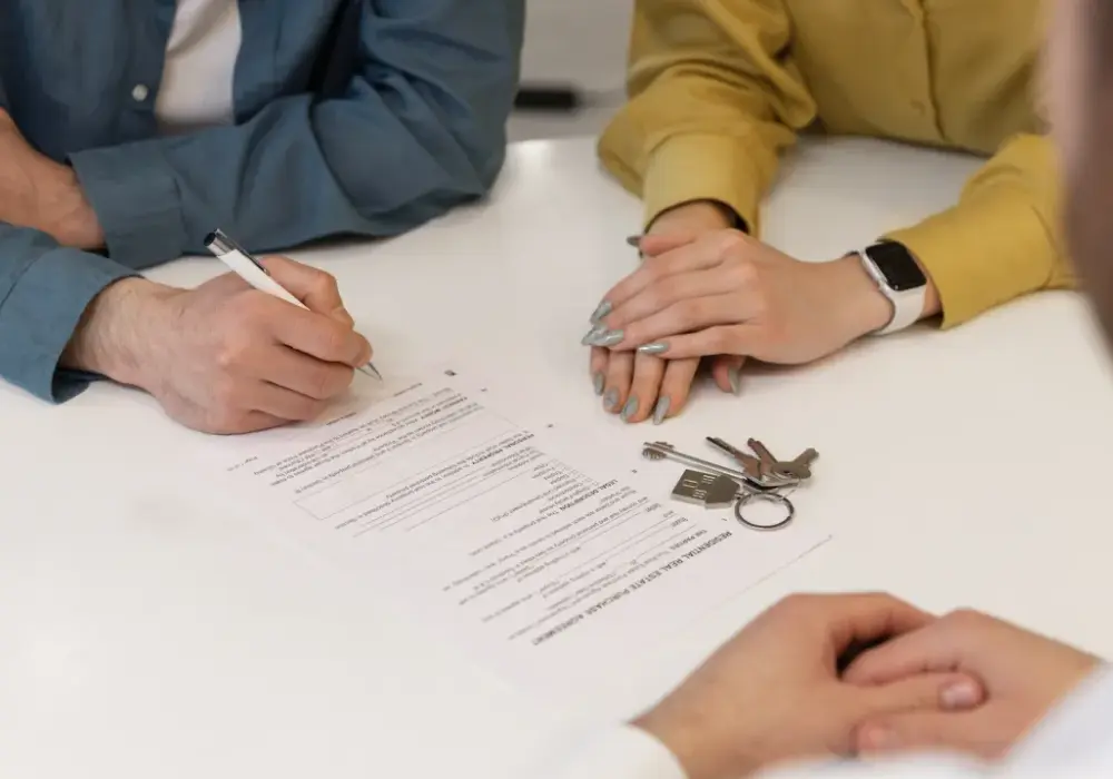 Licytacje komornicze mieszkań – jak kupić taniej atrakcyjną nieruchomość?