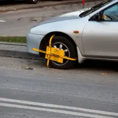 Czy straż miejska może wystawić mandat za parkowanie na osiedlu?