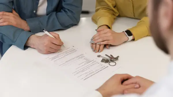 Licytacje komornicze mieszkań – jak kupić taniej atrakcyjną nieruchomość?